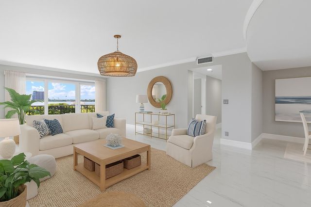 3040 Lake Shore Drive 101, Riviera Beach, FL 33404