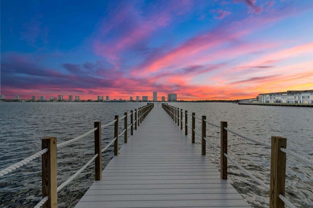 3040 Lake Shore Drive 101, Riviera Beach, FL 33404
