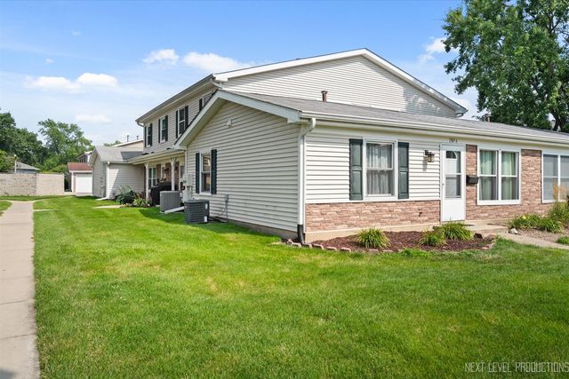 1307 Kingsbury Drive A, Hanover Park, IL 60133
