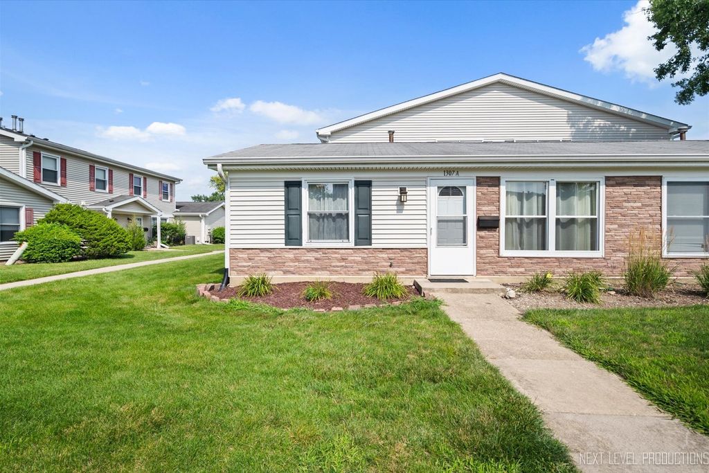 1307 Kingsbury Drive A, Hanover Park, IL 60133
