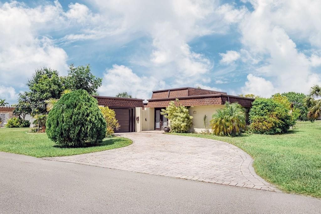 5311 Banyan Ln, Tamarac, FL 33319