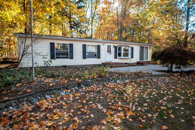 2215 N Holiday Drive, Mears, MI 49436