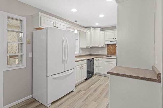 35 Knollwood Street W, Annandale, MN 55302