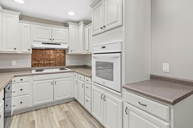 35 Knollwood Street W, Annandale, MN 55302