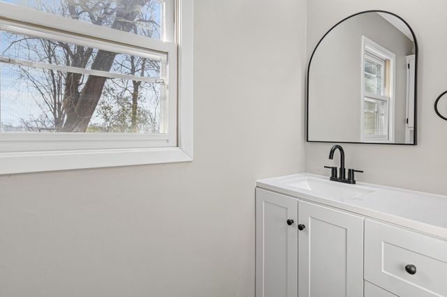 35 Knollwood Street W, Annandale, MN 55302