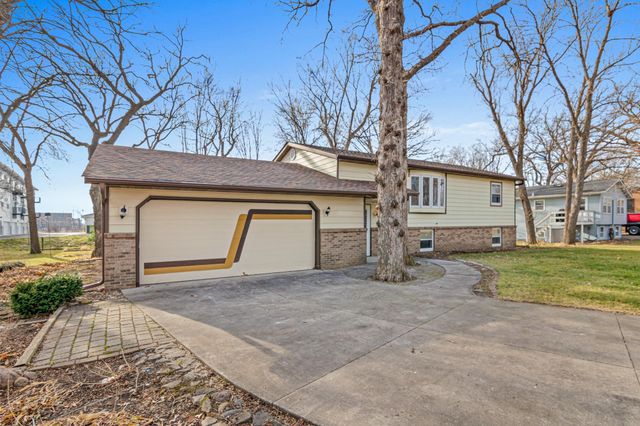 35 Knollwood Street W, Annandale, MN 55302