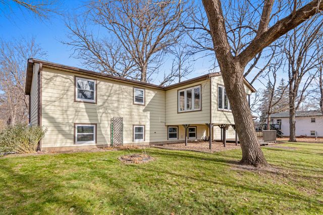35 Knollwood Street W, Annandale, MN 55302