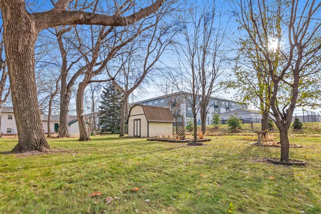 35 Knollwood Street W, Annandale, MN 55302