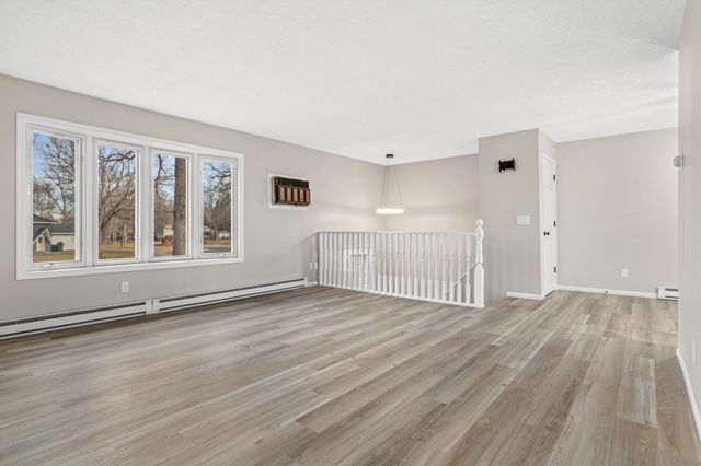 35 Knollwood Street W, Annandale, MN 55302