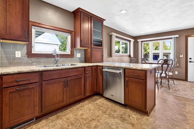 113 E CAMERON STREET, New London, WI 56961