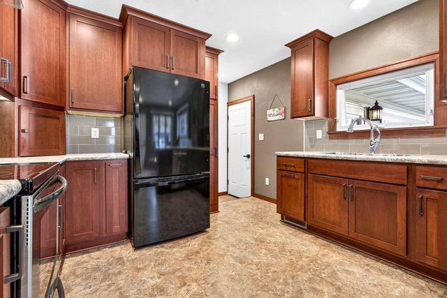 113 E CAMERON STREET, New London, WI 56961