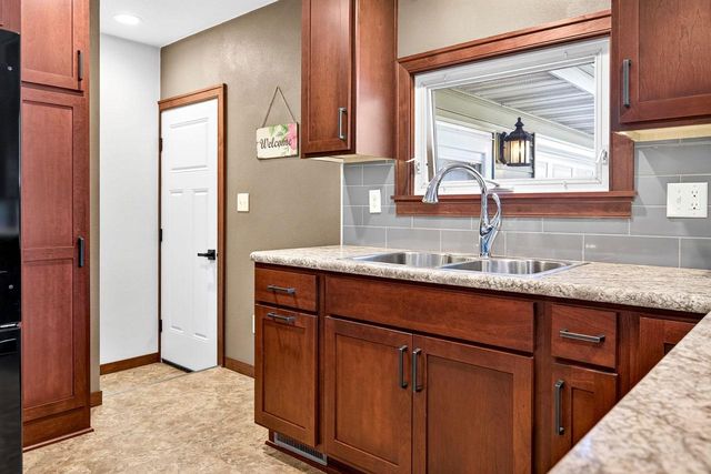 113 E CAMERON STREET, New London, WI 56961