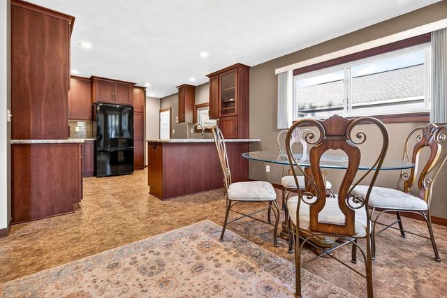 113 E CAMERON STREET, New London, WI 56961