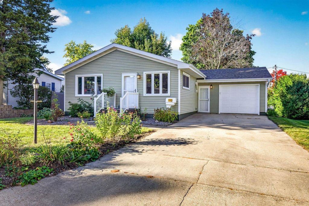 113 E CAMERON STREET, New London, WI 56961