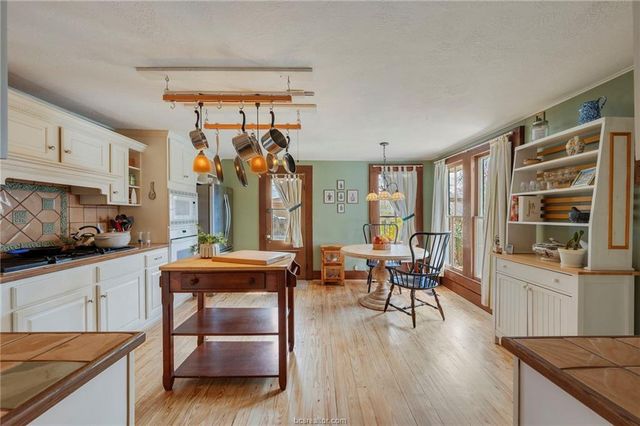 501 W Buck Street, Caldwell, TX 77836