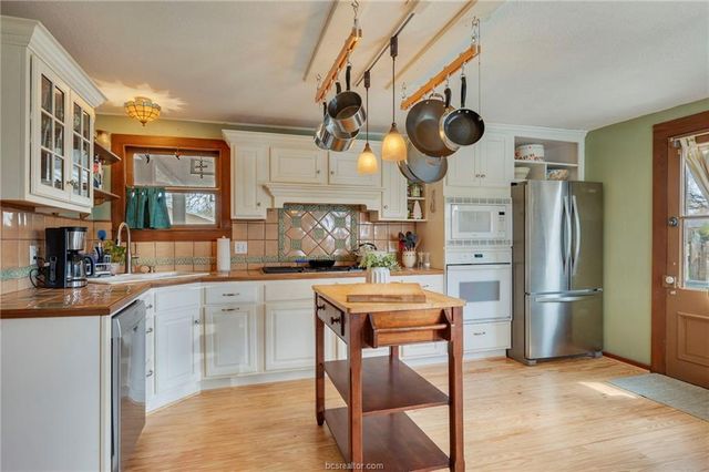 501 W Buck Street, Caldwell, TX 77836