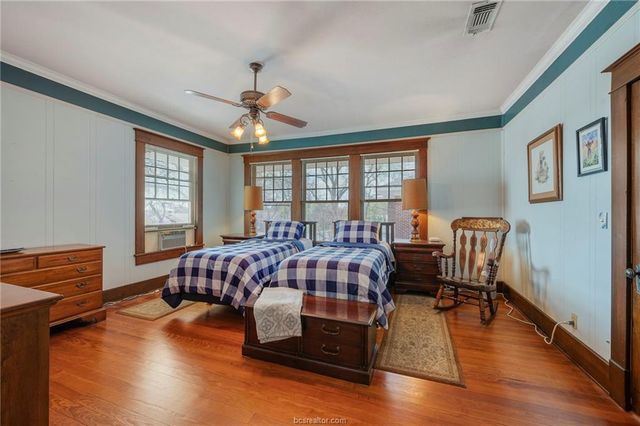 501 W Buck Street, Caldwell, TX 77836