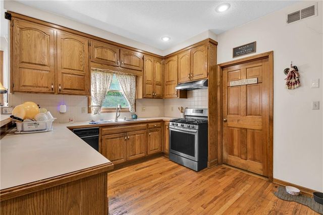 2431 S Ponca Avenue, Independence, MO 64057