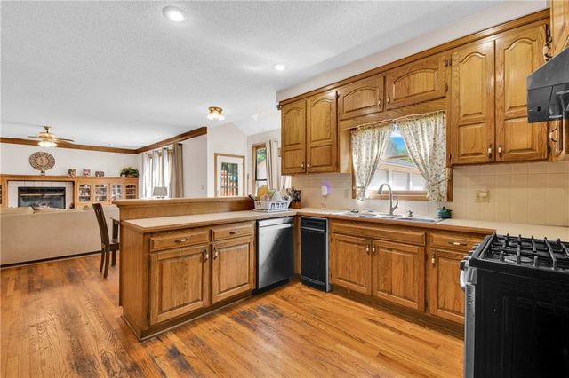 2431 S Ponca Avenue, Independence, MO 64057