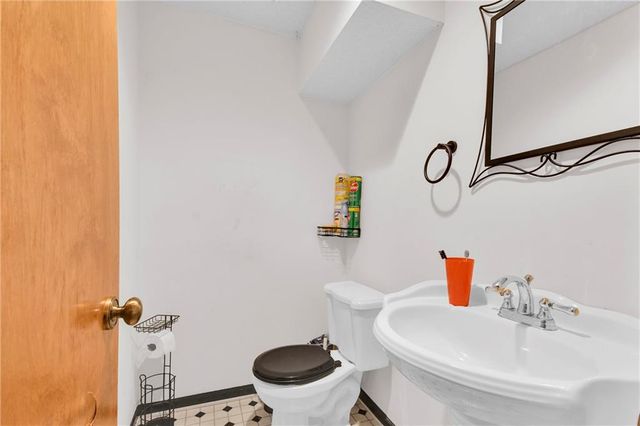 2431 S Ponca Avenue, Independence, MO 64057