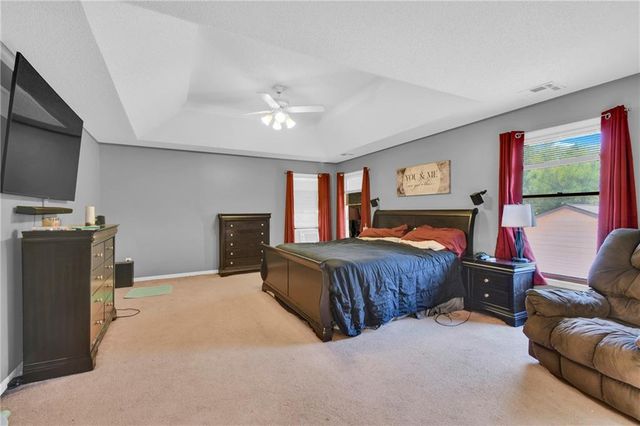 2431 S Ponca Avenue, Independence, MO 64057