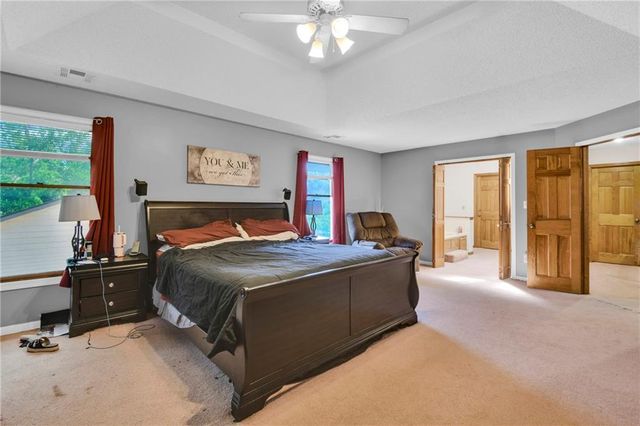 2431 S Ponca Avenue, Independence, MO 64057