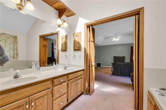 2431 S Ponca Avenue, Independence, MO 64057