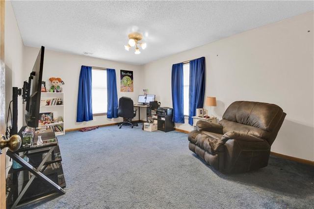 2431 S Ponca Avenue, Independence, MO 64057