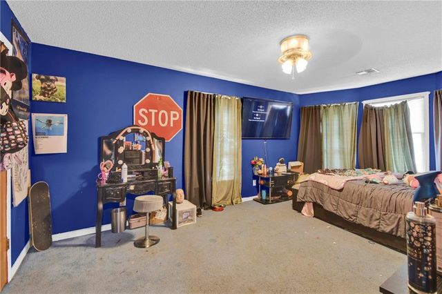 2431 S Ponca Avenue, Independence, MO 64057