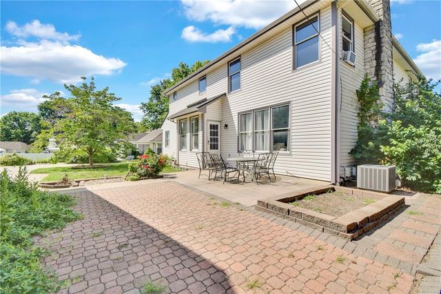 2431 S Ponca Avenue, Independence, MO 64057