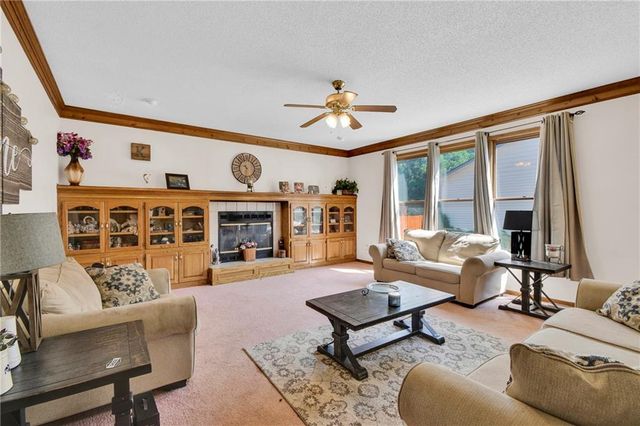 2431 S Ponca Avenue, Independence, MO 64057