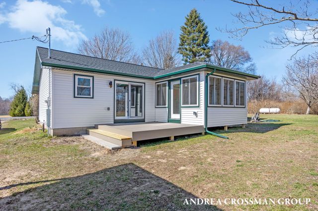 2027 64th Street, Fennville, MI 49408