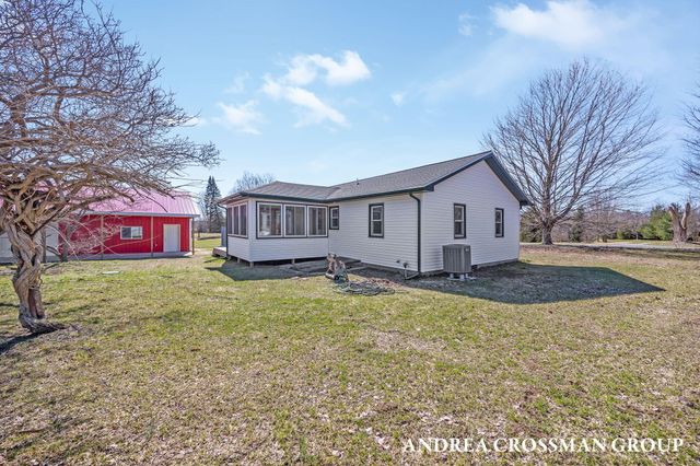 2027 64th Street, Fennville, MI 49408