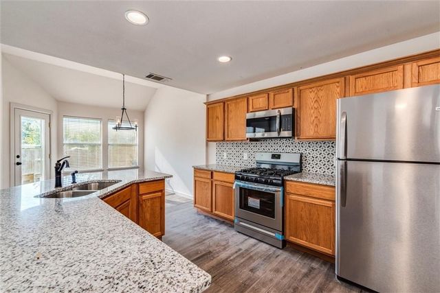 150 Bailey LOOP, Kyle, TX 78640