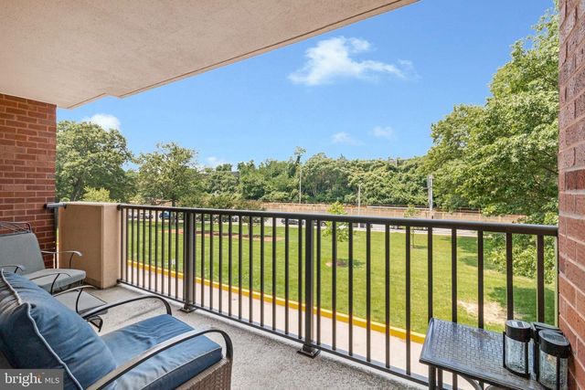 1300 ARMY NAVY DR S #227, Arlington, VA 22202