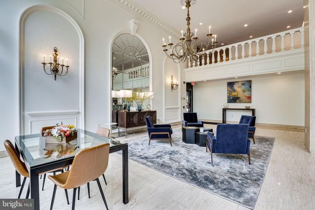 1300 ARMY NAVY DR S #227, Arlington, VA 22202