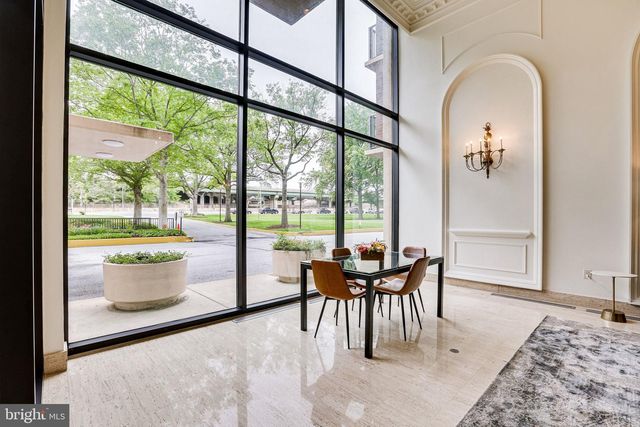 1300 ARMY NAVY DR S #227, Arlington, VA 22202