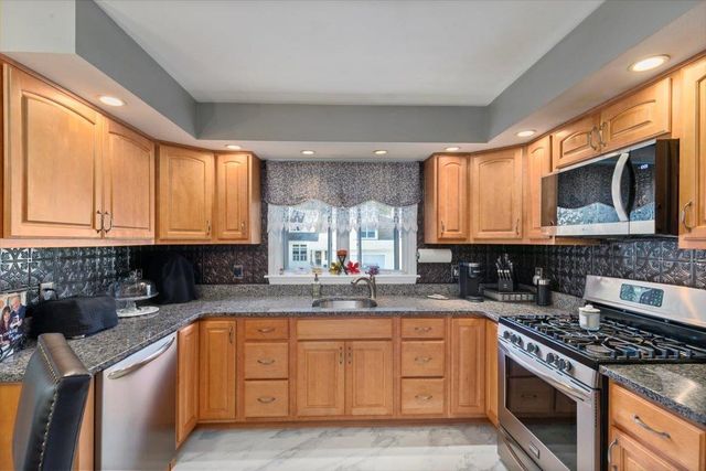 18 Snug Harbor Lane, Atkinson, NH 03811