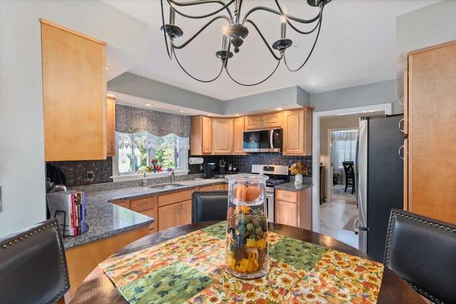 18 Snug Harbor Lane, Atkinson, NH 03811