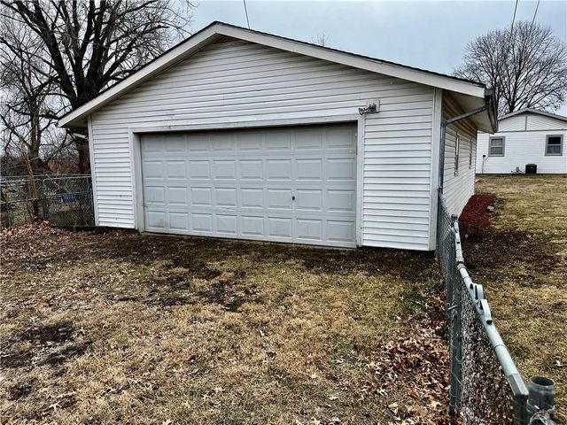 901 W Davis Street, Savannah, MO 64485