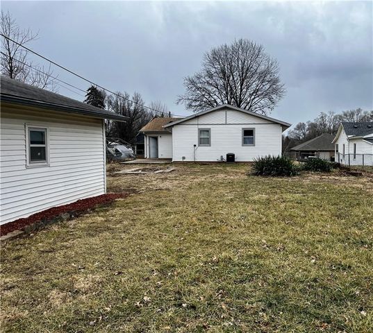 901 W Davis Street, Savannah, MO 64485