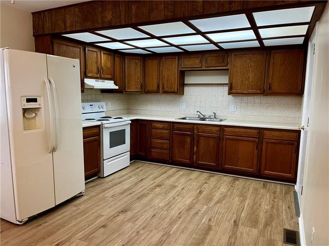 901 W Davis Street, Savannah, MO 64485