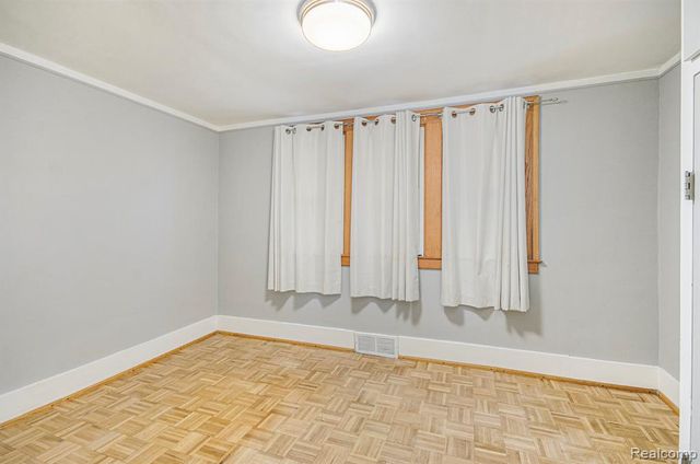 15105 Charles R Avenue, Eastpointe, MI 48021