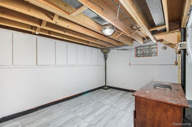 15105 Charles R Avenue, Eastpointe, MI 48021