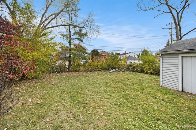 15105 Charles R Avenue, Eastpointe, MI 48021