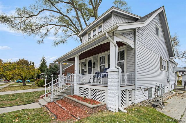 15105 Charles R Avenue, Eastpointe, MI 48021