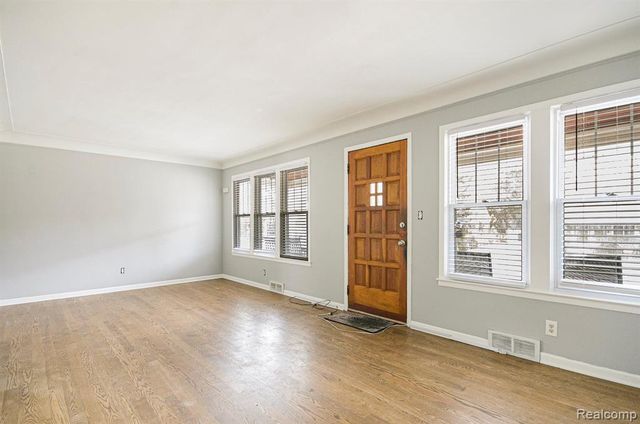 15105 Charles R Avenue, Eastpointe, MI 48021