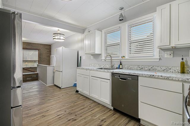 15105 Charles R Avenue, Eastpointe, MI 48021