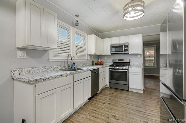 15105 Charles R Avenue, Eastpointe, MI 48021