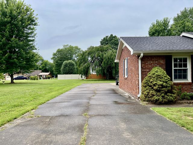 1010 S College St, Franklin, KY 42134